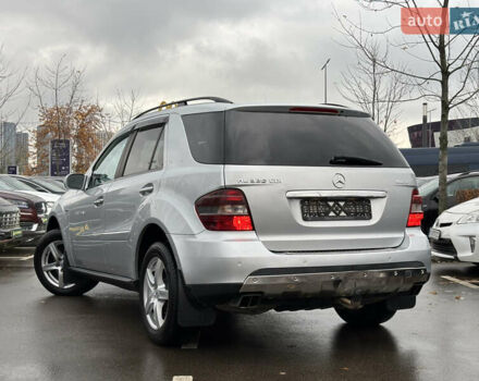 Серый Мерседес М-Класс, объемом двигателя 3 л и пробегом 406 тыс. км за 11000 $, фото 1 на Automoto.ua