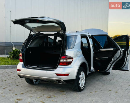 Сірий Мерседес М-Клас, об'ємом двигуна 3 л та пробігом 345 тис. км за 11499 $, фото 59 на Automoto.ua