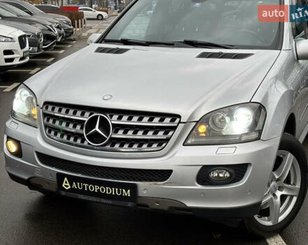 Серый Мерседес М-Класс, объемом двигателя 3 л и пробегом 406 тыс. км за 11000 $, фото 2 на Automoto.ua