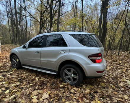 Сірий Мерседес М-Клас, об'ємом двигуна 3.5 л та пробігом 248 тис. км за 10599 $, фото 29 на Automoto.ua