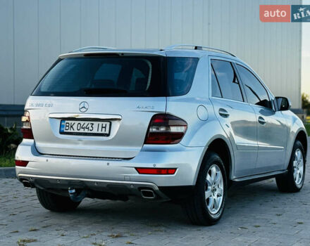 Сірий Мерседес М-Клас, об'ємом двигуна 3 л та пробігом 345 тис. км за 11499 $, фото 17 на Automoto.ua