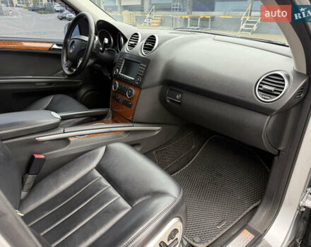 Серый Мерседес М-Класс, объемом двигателя 3.5 л и пробегом 223 тыс. км за 9999 $, фото 40 на Automoto.ua