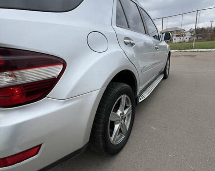 Сірий Мерседес М-Клас, об'ємом двигуна 3.5 л та пробігом 248 тис. км за 10599 $, фото 5 на Automoto.ua