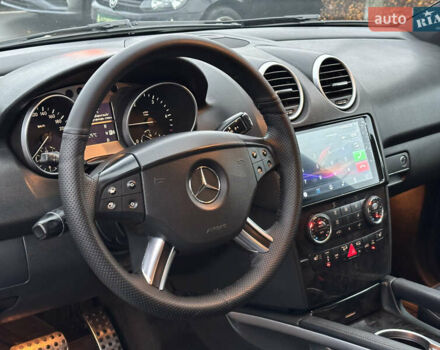 Серый Мерседес М-Класс, объемом двигателя 3 л и пробегом 406 тыс. км за 11000 $, фото 12 на Automoto.ua