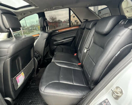 Сірий Мерседес М-Клас, об'ємом двигуна 3.5 л та пробігом 248 тис. км за 10599 $, фото 19 на Automoto.ua