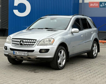 Сірий Мерседес М-Клас, об'ємом двигуна 3.5 л та пробігом 223 тис. км за 8999 $, фото 3 на Automoto.ua