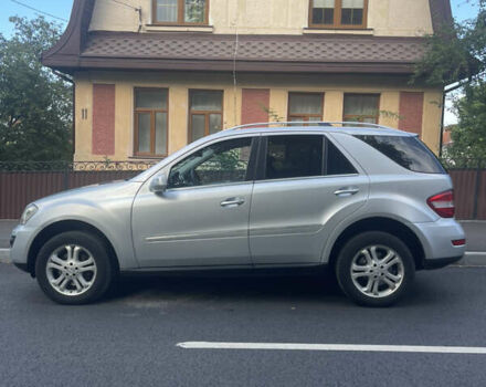 Серый Мерседес М-Класс, объемом двигателя 2.99 л и пробегом 270 тыс. км за 12500 $, фото 2 на Automoto.ua