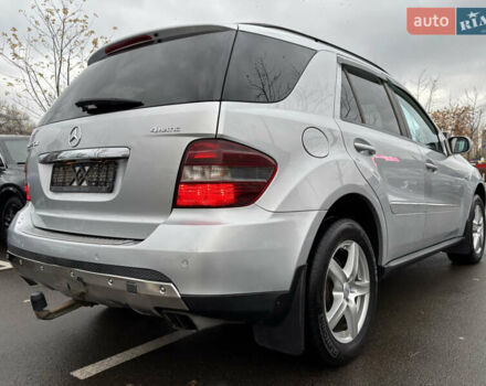 Серый Мерседес М-Класс, объемом двигателя 3 л и пробегом 406 тыс. км за 11000 $, фото 5 на Automoto.ua