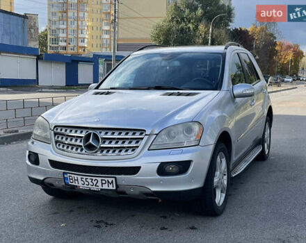 Серый Мерседес М-Класс, объемом двигателя 3.5 л и пробегом 210 тыс. км за 8400 $, фото 2 на Automoto.ua