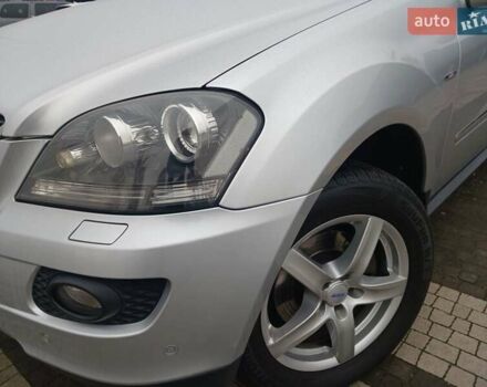 Серый Мерседес М-Класс, объемом двигателя 3 л и пробегом 406 тыс. км за 10500 $, фото 2 на Automoto.ua