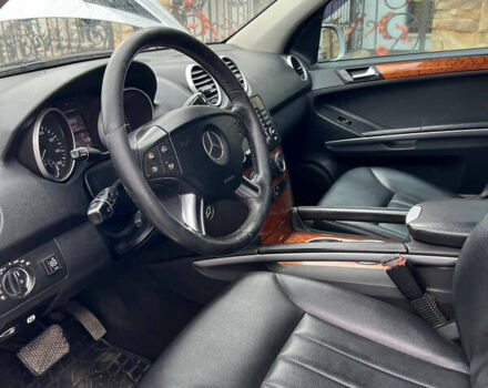 Сірий Мерседес М-Клас, об'ємом двигуна 3.5 л та пробігом 258 тис. км за 10500 $, фото 8 на Automoto.ua