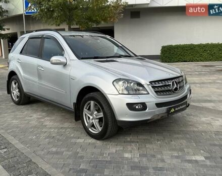 Серый Мерседес М-Класс, объемом двигателя 3 л и пробегом 406 тыс. км за 11000 $, фото 6 на Automoto.ua