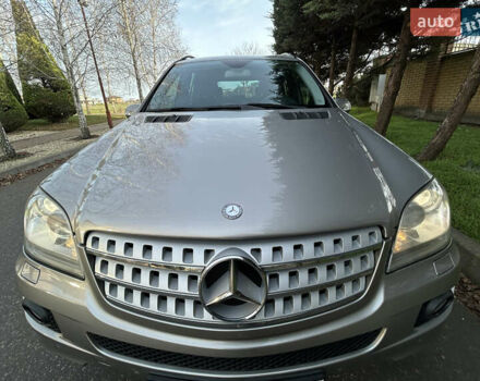 Серый Мерседес М-Класс, объемом двигателя 3.5 л и пробегом 169 тыс. км за 11900 $, фото 1 на Automoto.ua
