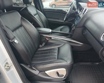 Серый Мерседес М-Класс, объемом двигателя 3 л и пробегом 406 тыс. км за 10500 $, фото 7 на Automoto.ua