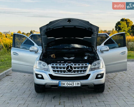 Сірий Мерседес М-Клас, об'ємом двигуна 3 л та пробігом 345 тис. км за 11499 $, фото 57 на Automoto.ua