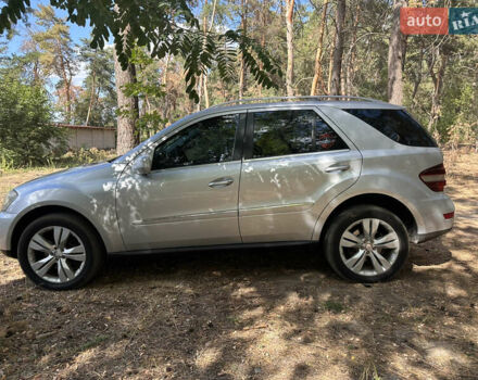 Серый Мерседес М-Класс, объемом двигателя 2.99 л и пробегом 380 тыс. км за 15000 $, фото 3 на Automoto.ua