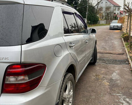 Сірий Мерседес М-Клас, об'ємом двигуна 3.5 л та пробігом 258 тис. км за 10500 $, фото 4 на Automoto.ua