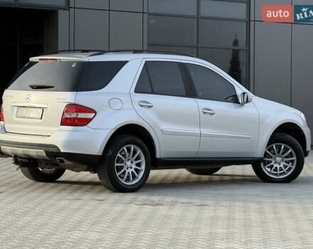 Серый Мерседес М-Класс, объемом двигателя 3 л и пробегом 275 тыс. км за 14800 $, фото 3 на Automoto.ua