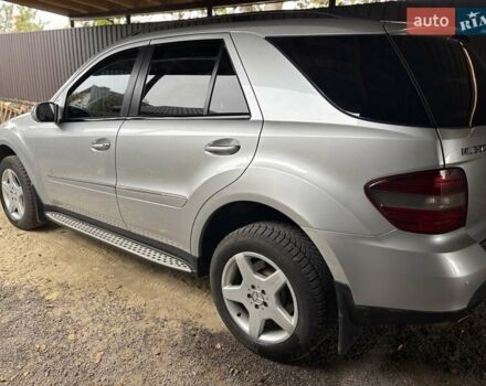 Серый Мерседес М-Класс, объемом двигателя 2.99 л и пробегом 261 тыс. км за 15500 $, фото 5 на Automoto.ua