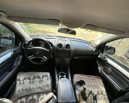 Серый Мерседес М-Класс, объемом двигателя 2.99 л и пробегом 380 тыс. км за 15000 $, фото 6 на Automoto.ua