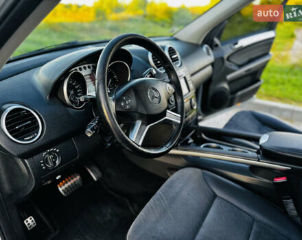 Сірий Мерседес М-Клас, об'ємом двигуна 3 л та пробігом 345 тис. км за 11499 $, фото 49 на Automoto.ua