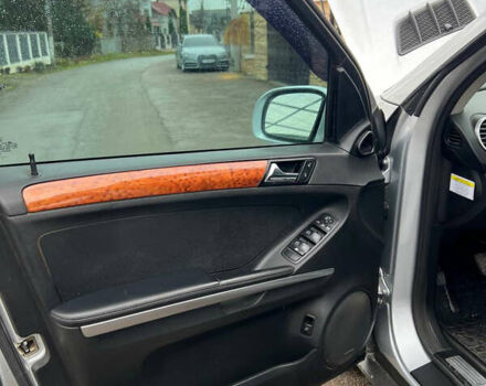 Сірий Мерседес М-Клас, об'ємом двигуна 3.5 л та пробігом 258 тис. км за 10500 $, фото 13 на Automoto.ua