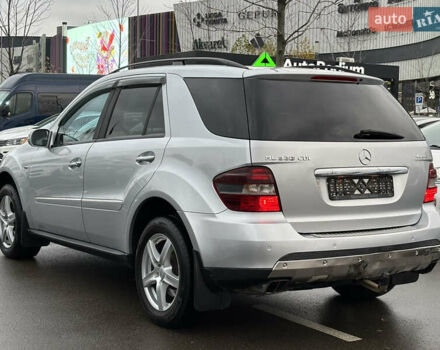 Серый Мерседес М-Класс, объемом двигателя 3 л и пробегом 406 тыс. км за 11000 $, фото 8 на Automoto.ua