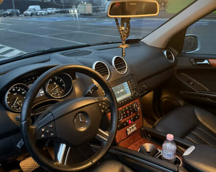 Серый Мерседес М-Класс, объемом двигателя 3.5 л и пробегом 234 тыс. км за 11700 $, фото 11 на Automoto.ua