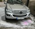 Серый Мерседес М-Класс, объемом двигателя 2.99 л и пробегом 330 тыс. км за 14950 $, фото 1 на Automoto.ua
