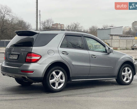 Сірий Мерседес М-Клас, об'ємом двигуна 3 л та пробігом 375 тис. км за 16500 $, фото 5 на Automoto.ua