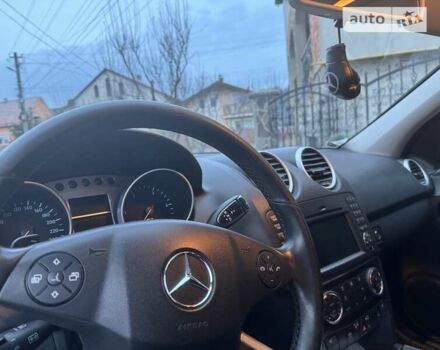 Серый Мерседес М-Класс, объемом двигателя 3 л и пробегом 249 тыс. км за 16500 $, фото 3 на Automoto.ua