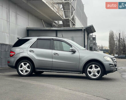 Сірий Мерседес М-Клас, об'ємом двигуна 3 л та пробігом 375 тис. км за 16500 $, фото 9 на Automoto.ua