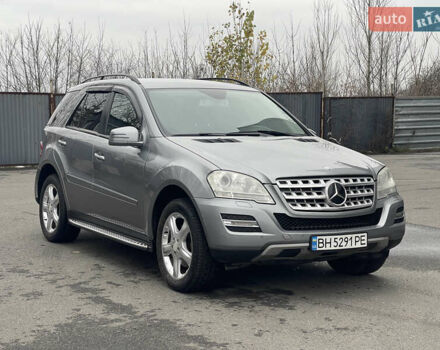 Сірий Мерседес М-Клас, об'ємом двигуна 3 л та пробігом 375 тис. км за 16500 $, фото 7 на Automoto.ua