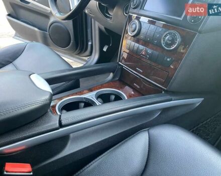 Сірий Мерседес М-Клас, об'ємом двигуна 3.5 л та пробігом 200 тис. км за 11500 $, фото 24 на Automoto.ua