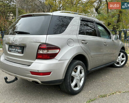 Серый Мерседес М-Класс, объемом двигателя 2.99 л и пробегом 242 тыс. км за 15499 $, фото 5 на Automoto.ua