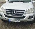Сірий Мерседес М-Клас, об'ємом двигуна 3 л та пробігом 271 тис. км за 17499 $, фото 1 на Automoto.ua