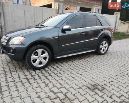 Серый Мерседес М-Класс, объемом двигателя 3.01 л и пробегом 250 тыс. км за 15700 $, фото 3 на Automoto.ua