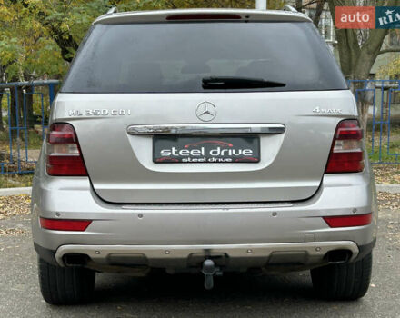 Серый Мерседес М-Класс, объемом двигателя 2.99 л и пробегом 242 тыс. км за 15499 $, фото 6 на Automoto.ua
