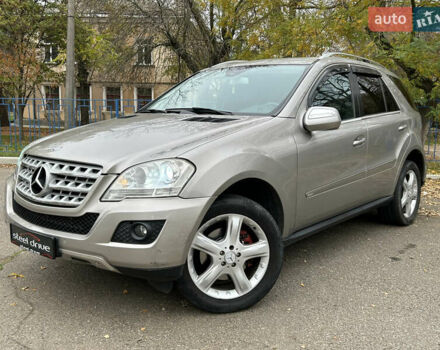 Серый Мерседес М-Класс, объемом двигателя 2.99 л и пробегом 242 тыс. км за 15499 $, фото 2 на Automoto.ua