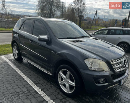 Серый Мерседес М-Класс, объемом двигателя 2.99 л и пробегом 293 тыс. км за 16500 $, фото 1 на Automoto.ua