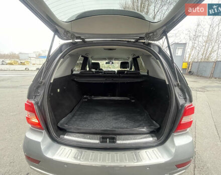 Сірий Мерседес М-Клас, об'ємом двигуна 3 л та пробігом 375 тис. км за 16500 $, фото 23 на Automoto.ua