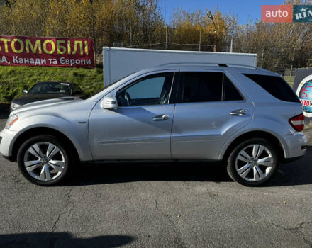 Серый Мерседес М-Класс, объемом двигателя 3 л и пробегом 245 тыс. км за 11900 $, фото 1 на Automoto.ua