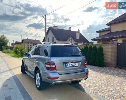 Сірий Мерседес М-Клас, об'ємом двигуна 3.5 л та пробігом 145 тис. км за 15000 $, фото 3 на Automoto.ua