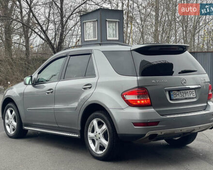 Сірий Мерседес М-Клас, об'ємом двигуна 3 л та пробігом 375 тис. км за 16500 $, фото 2 на Automoto.ua