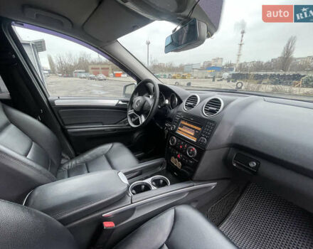 Сірий Мерседес М-Клас, об'ємом двигуна 3 л та пробігом 375 тис. км за 16500 $, фото 21 на Automoto.ua