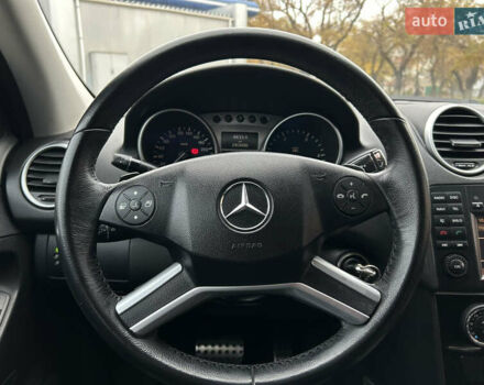 Серый Мерседес М-Класс, объемом двигателя 2.99 л и пробегом 242 тыс. км за 15499 $, фото 13 на Automoto.ua