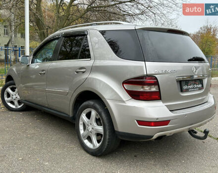 Серый Мерседес М-Класс, объемом двигателя 2.99 л и пробегом 242 тыс. км за 15499 $, фото 7 на Automoto.ua