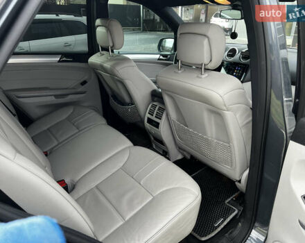 Серый Мерседес М-Класс, объемом двигателя 2.99 л и пробегом 293 тыс. км за 16500 $, фото 17 на Automoto.ua