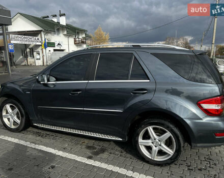 Серый Мерседес М-Класс, объемом двигателя 2.99 л и пробегом 293 тыс. км за 16500 $, фото 3 на Automoto.ua