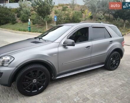 Серый Мерседес М-Класс, объемом двигателя 3.5 л и пробегом 270 тыс. км за 13000 $, фото 2 на Automoto.ua